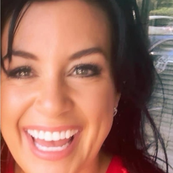 Meet your Posher, Heather - Picture 1 of 2